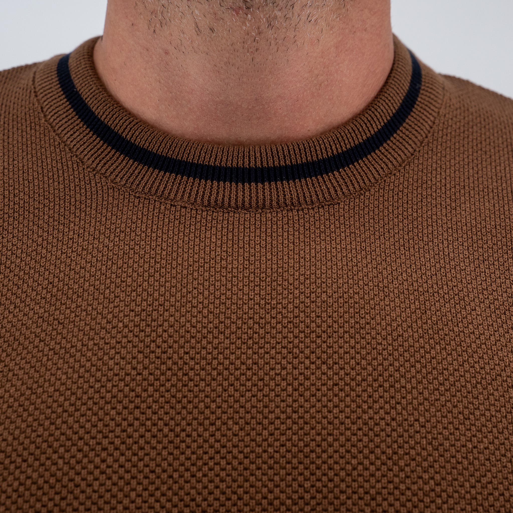 Πλεκτή λαιμόκοψη Guy Laroche κάμελ regular fit GLEW27212_16 - Image 6